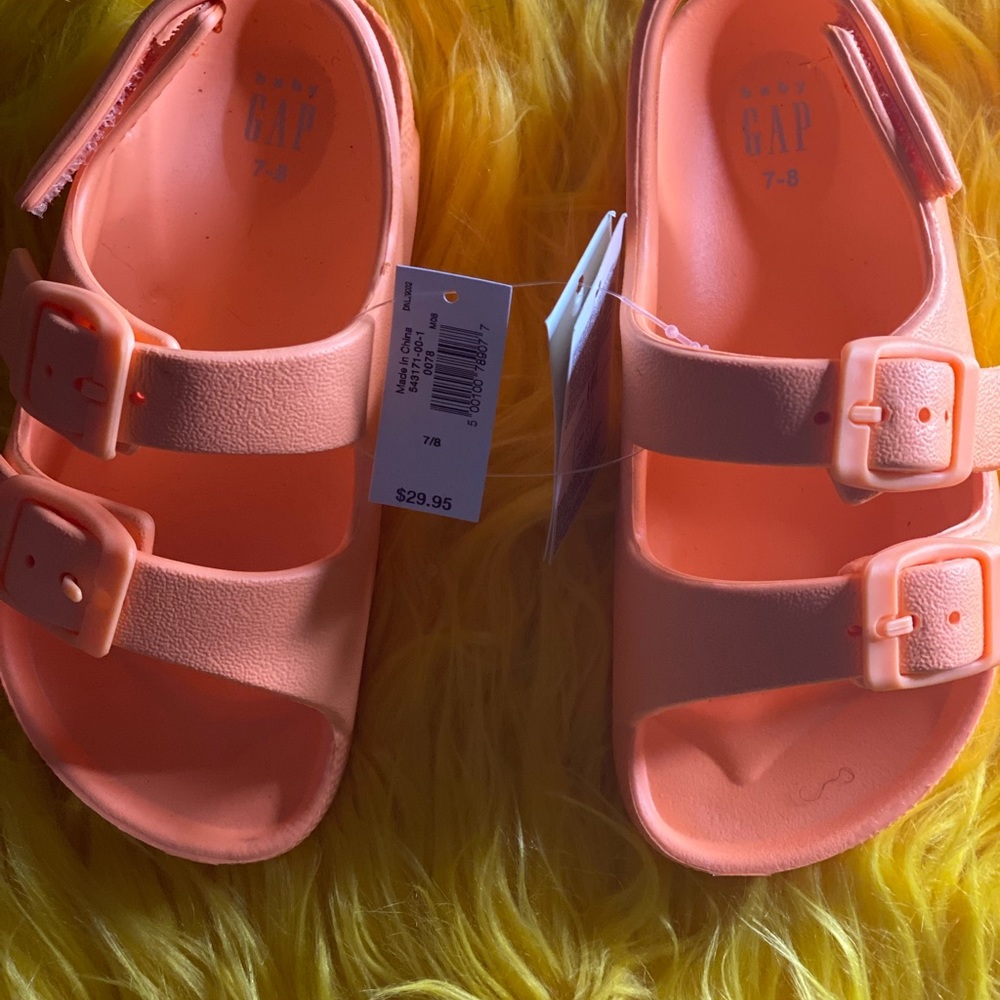 GAP Unisex Toddler Sandals.